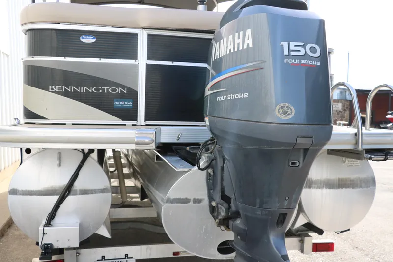 Slide: The Image of 2010 Bennington 2275 GLI pontoon boat with Yamaha 150 four-stroke outboard motor. - 5