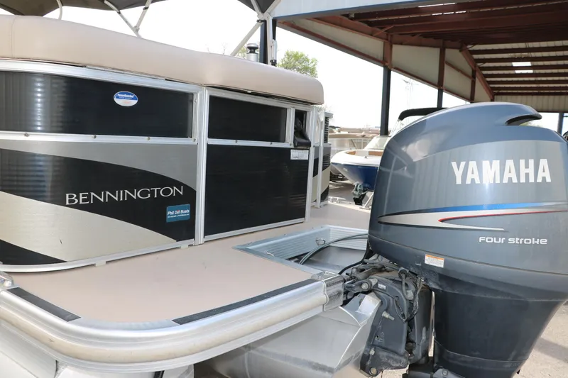 Slide: The Image of 2010 Bennington 2275 GLI pontoon boat with Yamaha four-stroke engine in a covered dock. - 7