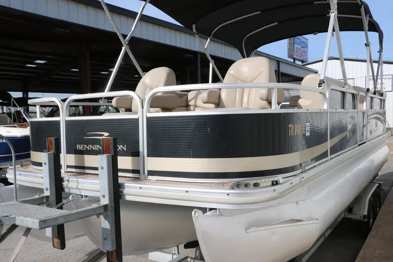 Slide: The Image of 2010 Bennington 2275 GLI pontoon boat with canopy, docked in a marina. - 8