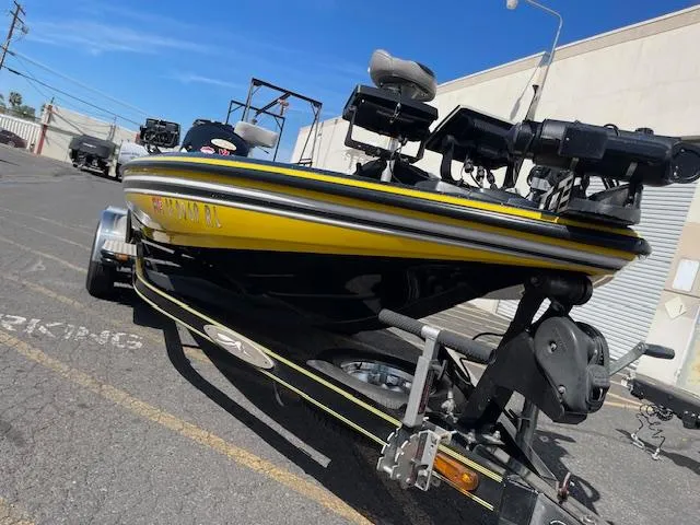 Slide: The Image of 2006 Skeeter 20i boat on trailer in urban setting, yellow and black design. - 6