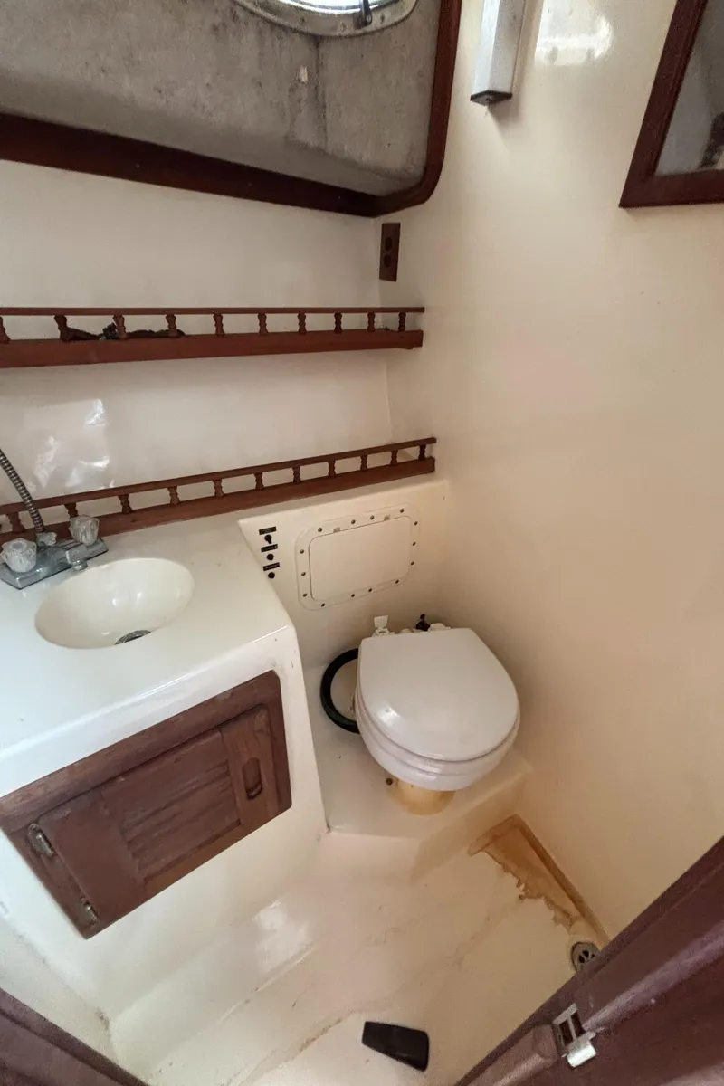 Slide: The Image of Albemarle 275 Express 1996 - 24