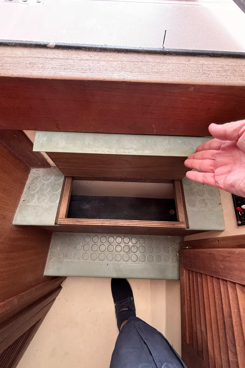 Slide: The Image of Albemarle 275 Express 1996 - 28