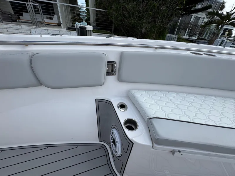 Slide: The Image of Sea Fox 328 Commander 2023 - 51