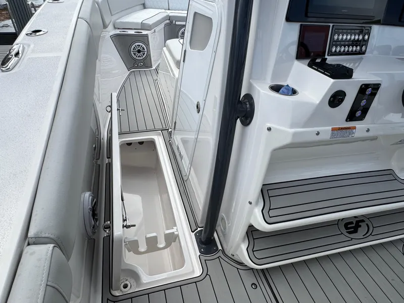 Slide: The Image of Sea Fox 328 Commander 2023 - 56