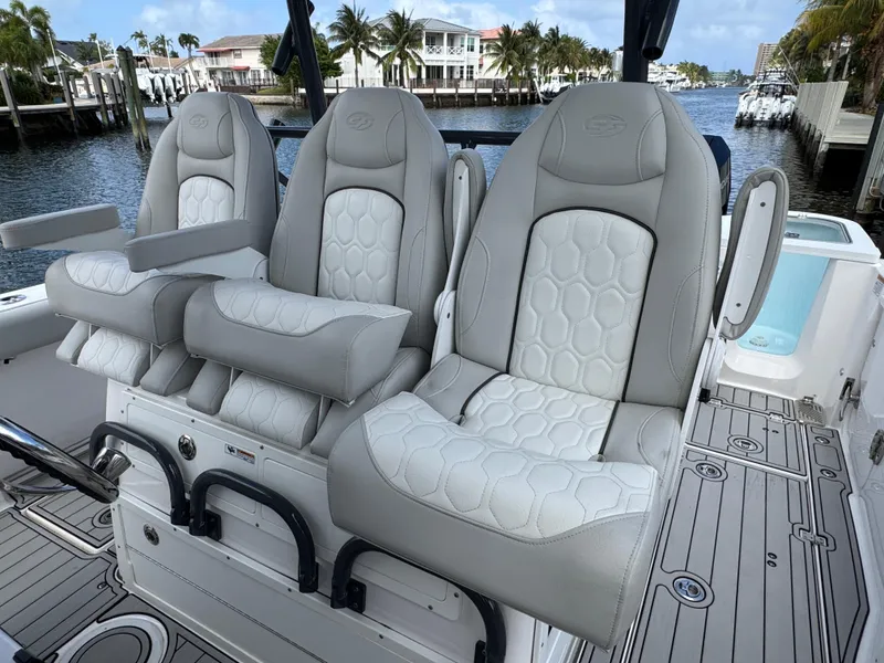 Slide: The Image of Sea Fox 328 Commander 2023 - 60