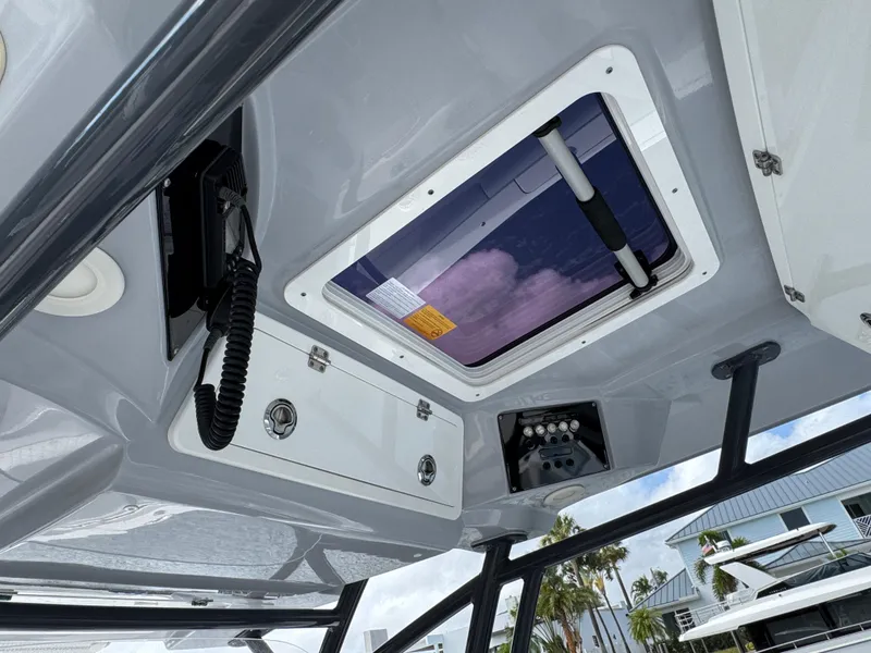 Slide: The Image of Sea Fox 328 Commander 2023 - 61