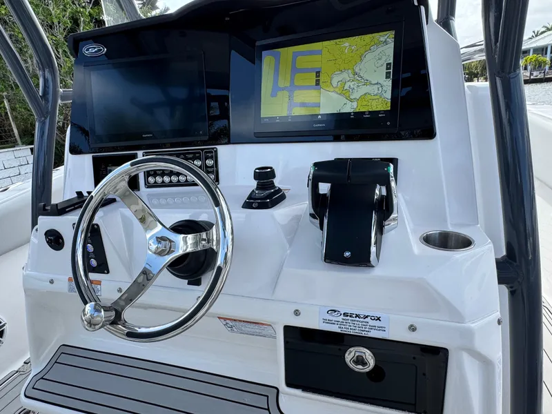 Slide: The Image of Sea Fox 328 Commander 2023 - 63