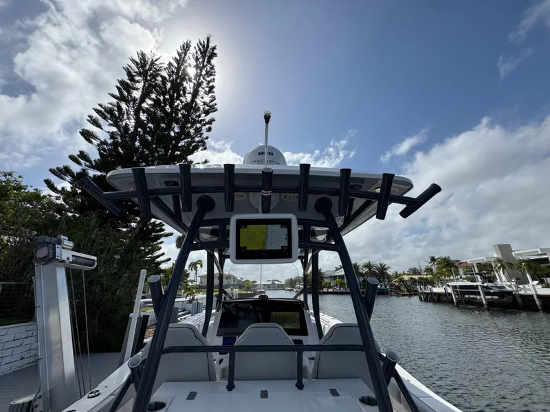 Slide: The Image of Sea Fox 328 Commander 2023 - 68