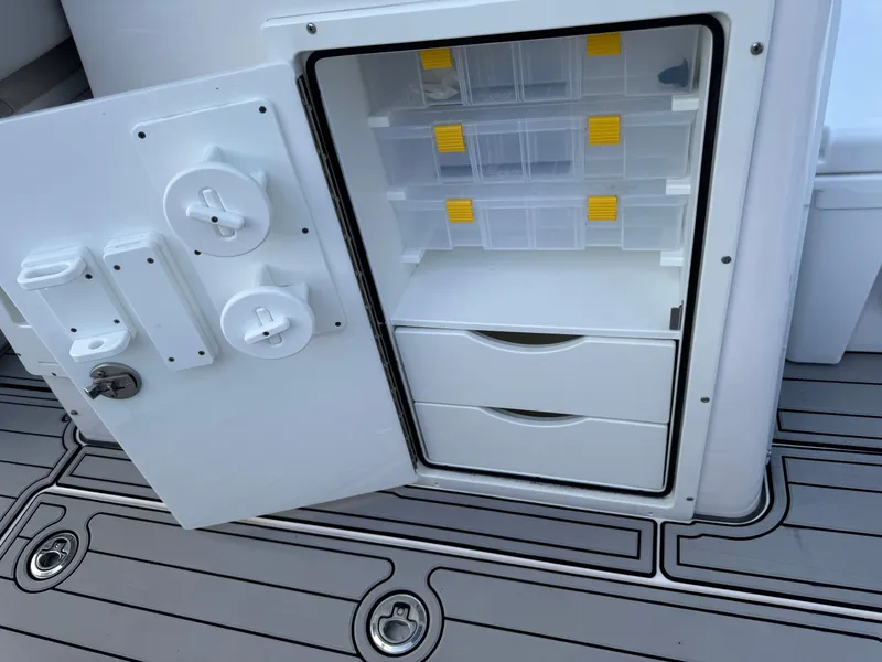 Slide: The Image of Sea Fox 328 Commander 2023 - 71