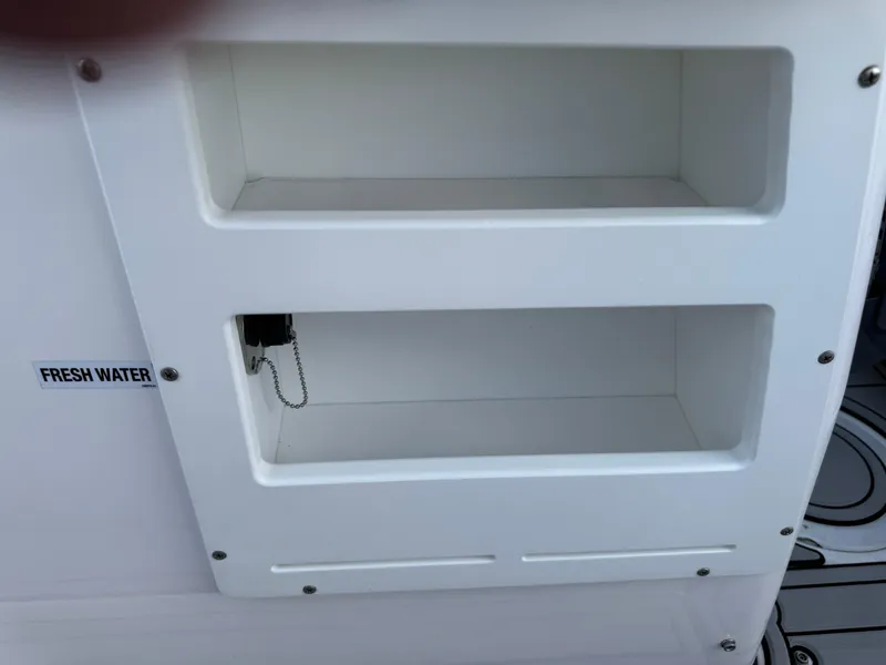 Slide: The Image of Sea Fox 328 Commander 2023 - 75