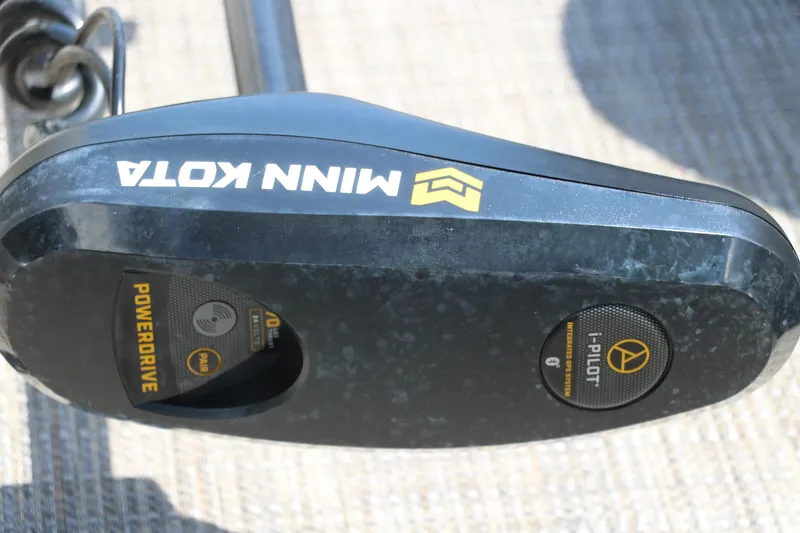 Slide: The Image of Minn Kota PowerDrive motor with i-Pilot feature on Berkshire 211RFC CTS, 2019 model. - 33