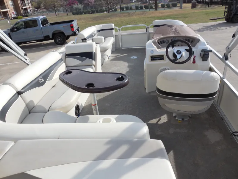 Slide: The Image of 2007 Bennington 21L Sedona pontoon boat interior with white seating and steering console. - 10
