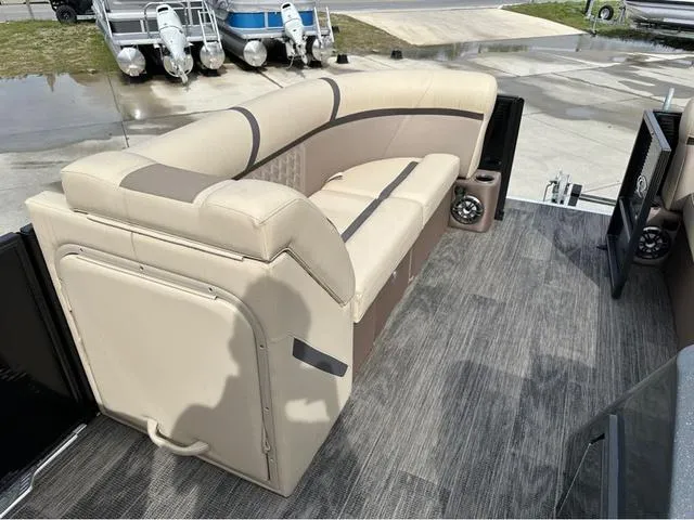 Slide: The Image of Crest CLASSIC DLX 220 SLS W/115HP 2023 - 12