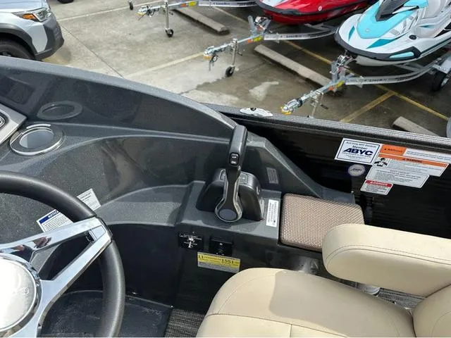 Slide: The Image of Crest CLASSIC DLX 220 SLS W/115HP 2023 - 14