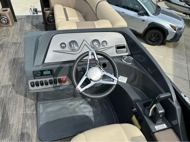 Slide: The Image of Crest CLASSIC DLX 220 SLS W/115HP 2023 - 25