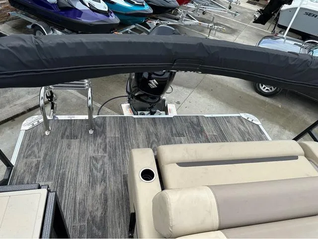 Slide: The Image of Crest CLASSIC DLX 220 SLS W/115HP 2023 - 8