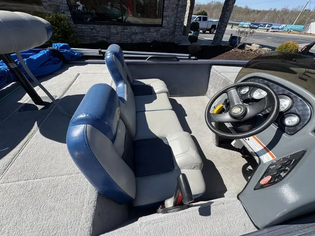 Slide: The Image of 2007 G3 Eagle 165 boat interior with blue and gray seating and steering console. - 6
