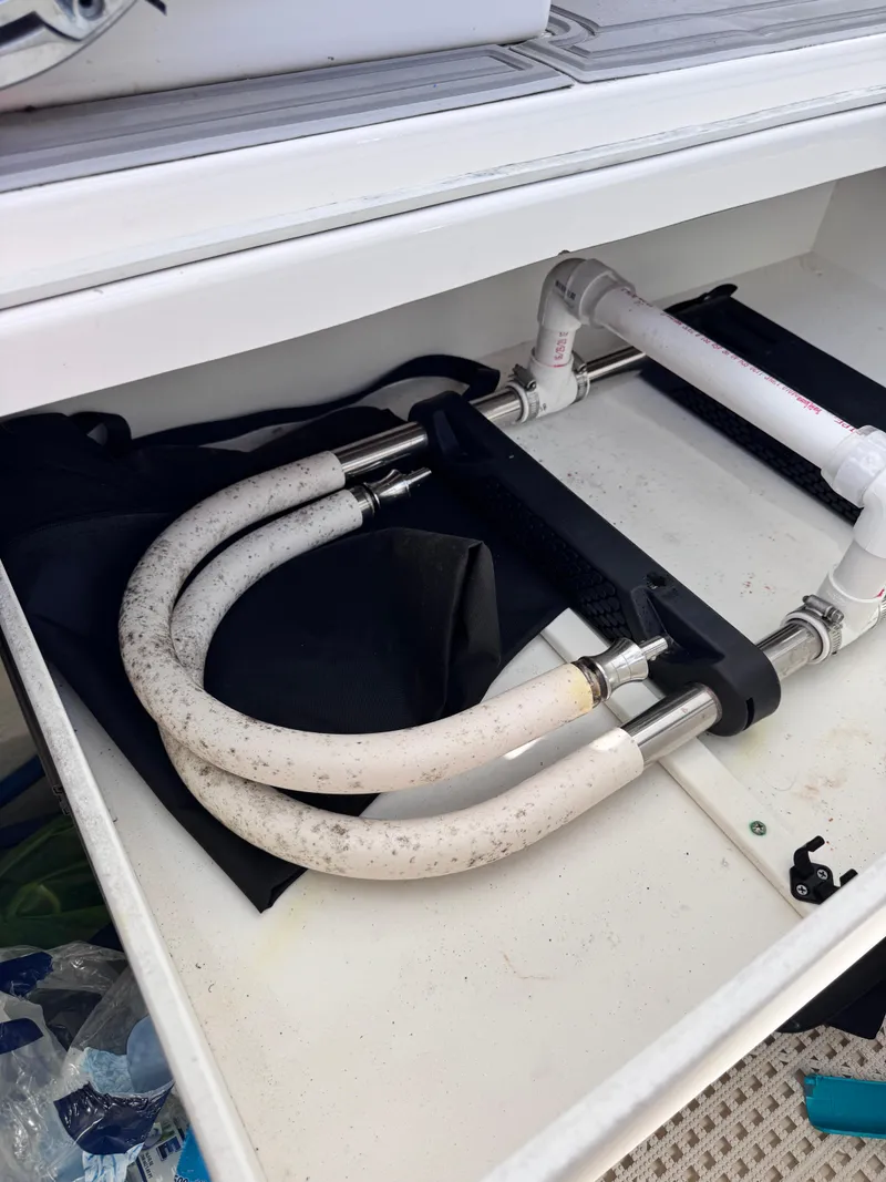 Slide: The Image of Robalo R317 Dual Console 2021 - 52