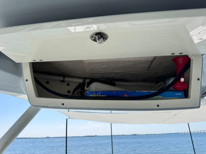 Slide: The Image of Robalo R317 Dual Console 2021 - 56