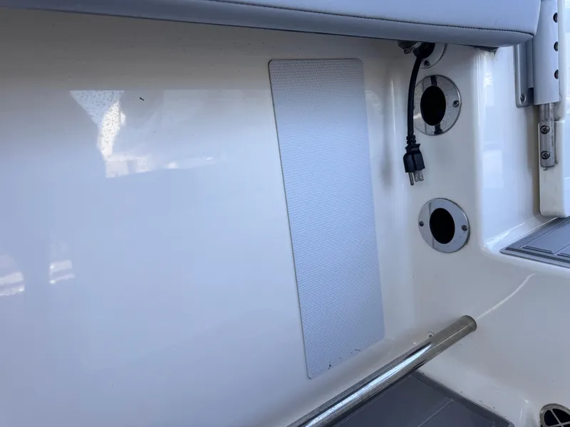 Slide: The Image of Robalo R317 Dual Console 2021 - 57