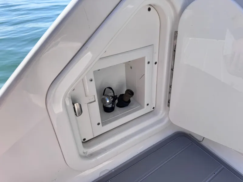 Slide: The Image of Robalo R317 Dual Console 2021 - 59