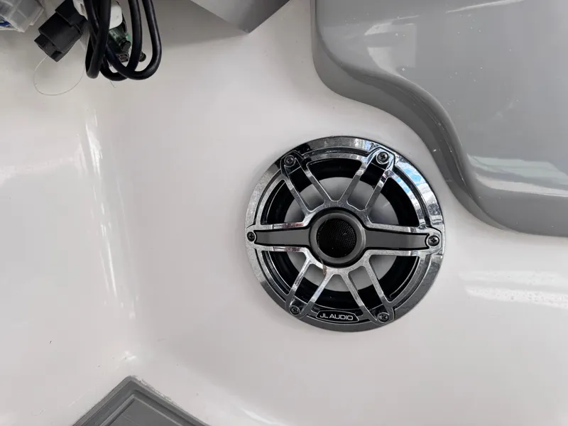 Slide: The Image of Robalo R317 Dual Console 2021 - 62