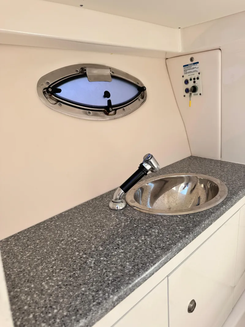 Slide: The Image of Robalo R317 Dual Console 2021 - 63