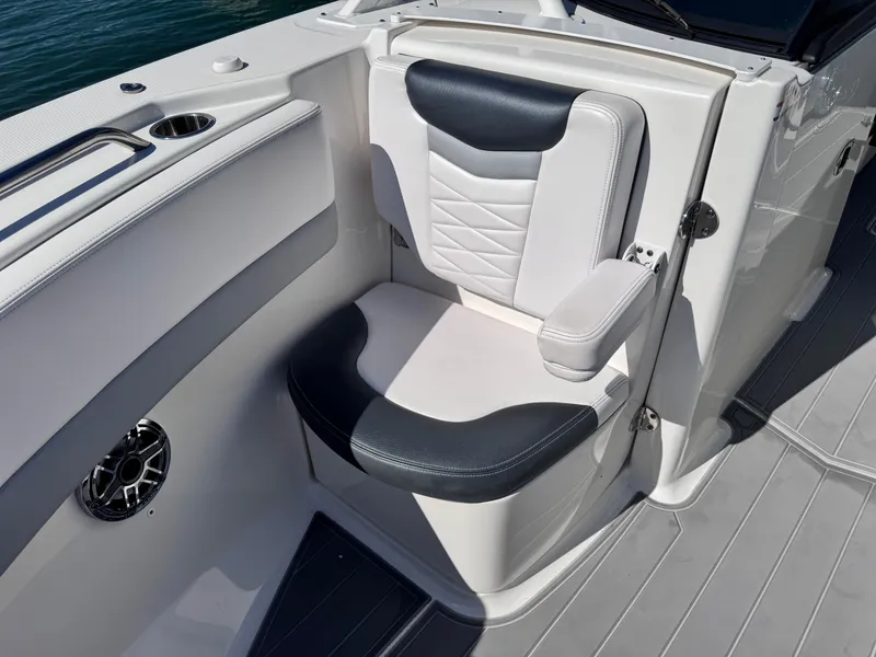 Slide: The Image of Robalo R317 Dual Console 2021 - 64