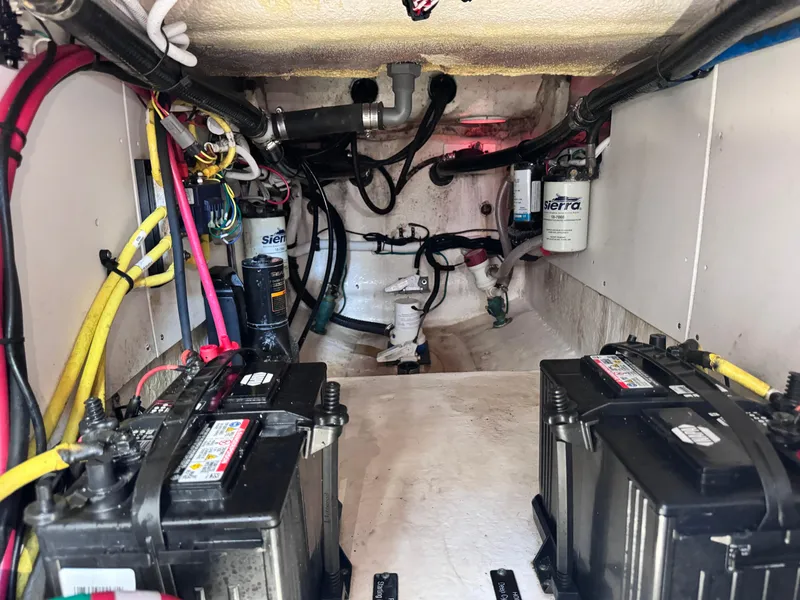 Slide: The Image of Robalo R317 Dual Console 2021 - 67