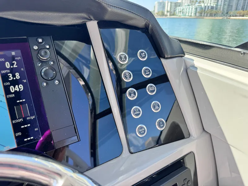 Slide: The Image of Robalo R317 Dual Console 2021 - 68