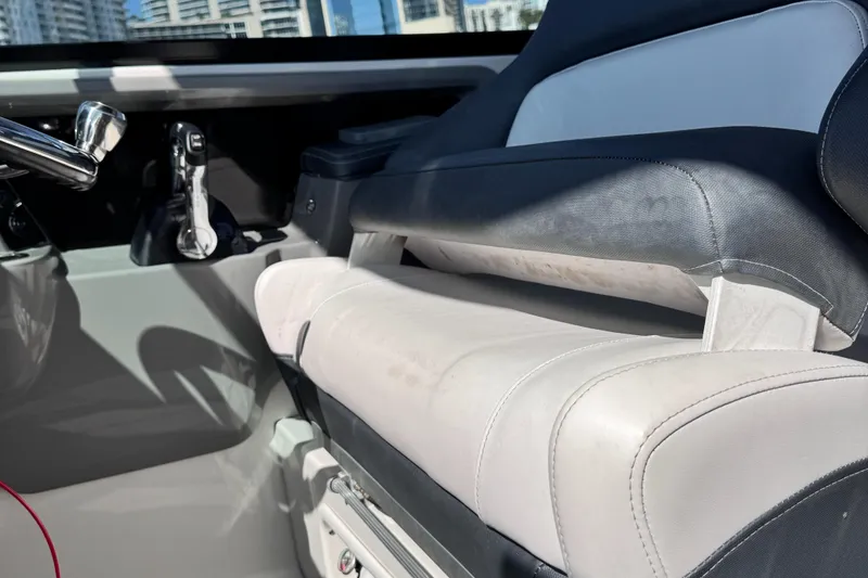 Slide: The Image of Robalo R317 Dual Console 2021 - 72