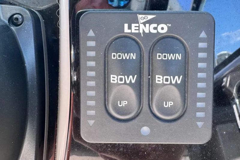 Slide: The Image of Robalo R317 Dual Console 2021 - 74