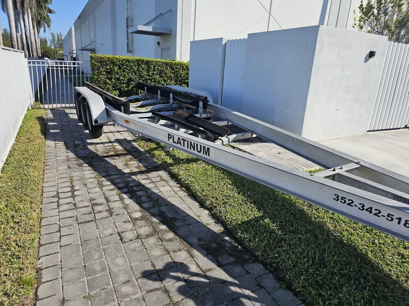 Slide: The Image of Robalo R317 Dual Console 2021 - 77