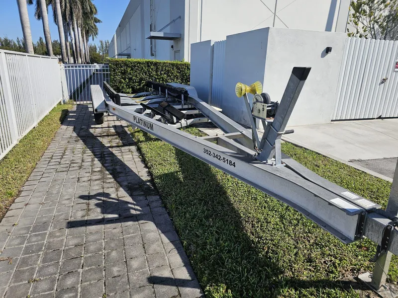 Slide: The Image of Robalo R317 Dual Console 2021 - 79