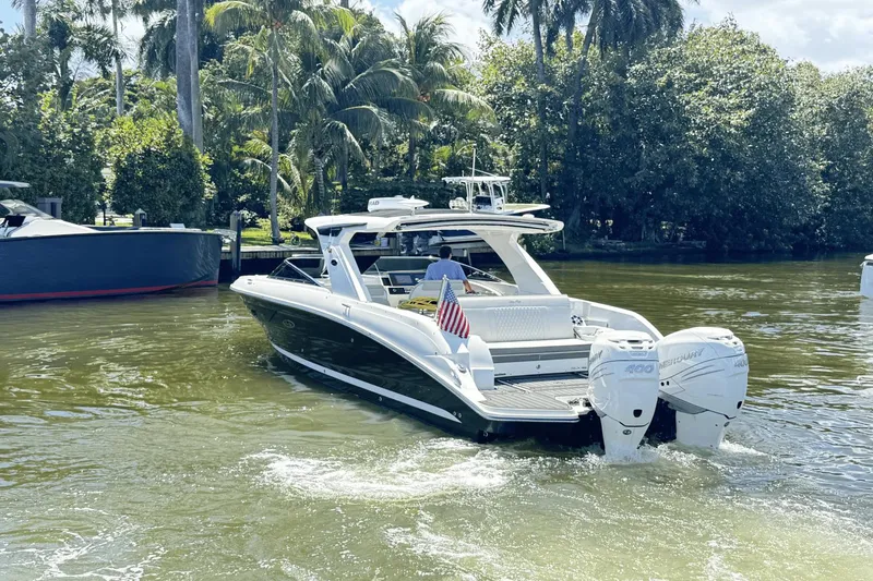 Slide: The Image of Sea Ray 350SLXOB 2023 - 21