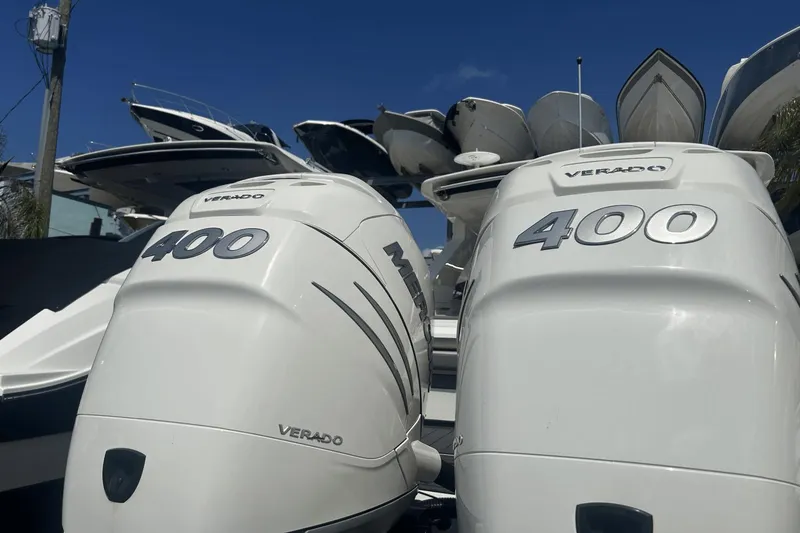 Slide: The Image of Sea Ray 350SLXOB 2023 - 38