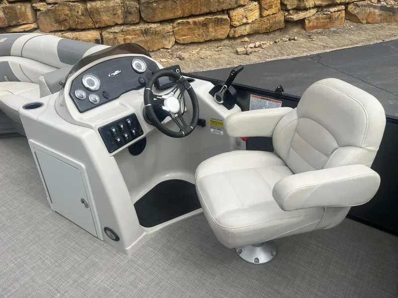 Slide: The Image of 2019 Starcraft EXS 3 boat helm with steering wheel and cushioned captain's chair. - 13