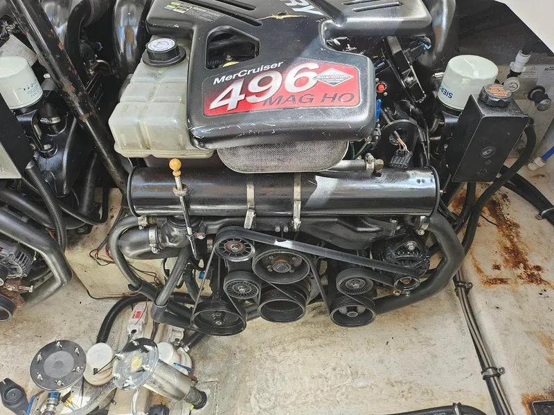 Slide: The Image of MerCruiser 496 MAG HO engine in 2002 Wellcraft 38 Excalibur boat. - 18