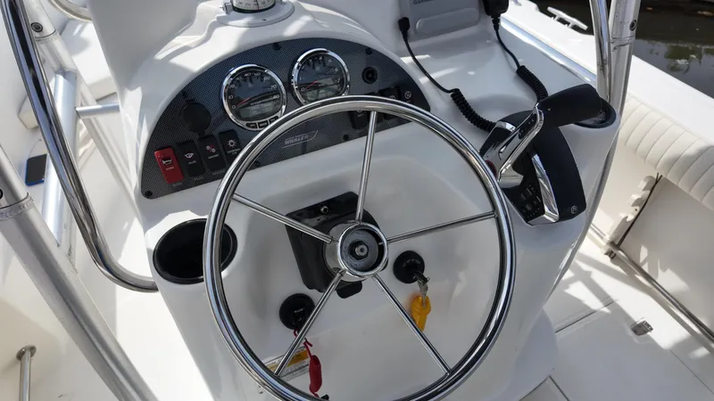 Slide: The Image of Boston Whaler 210 Outrage 2002 - 1