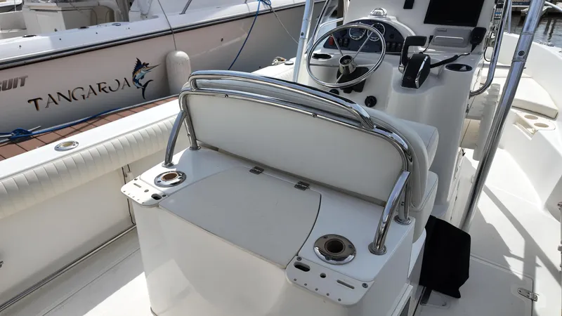 Slide: The Image of Boston Whaler 210 Outrage 2002 - 10