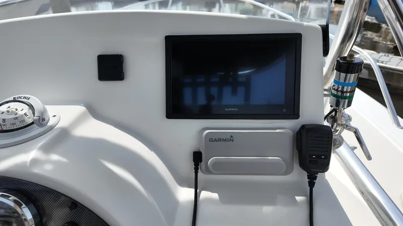 Slide: The Image of Boston Whaler 210 Outrage 2002 - 2