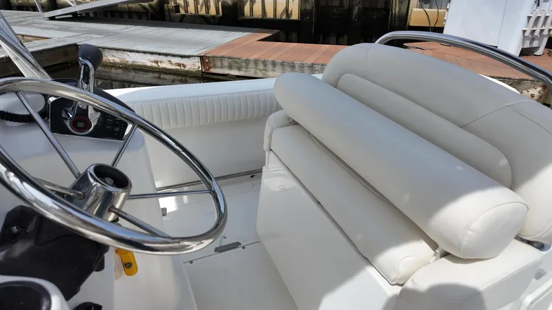 Slide: The Image of Boston Whaler 210 Outrage 2002 - 4