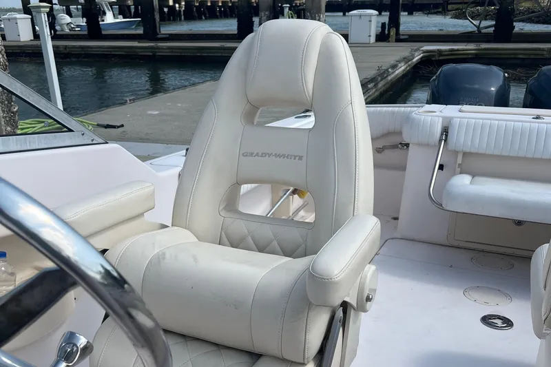 Slide: The Image of Captain's chair on 2007 Grady-White Tournament 275 boat, docked at marina. - 3