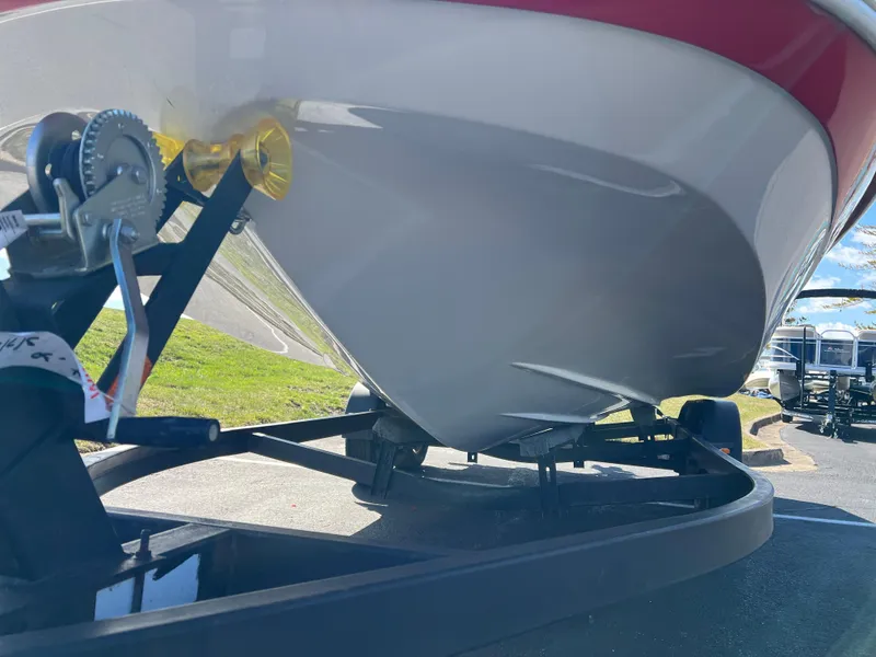 Slide: The Image of 2006 Tahoe 204 WT boat on trailer, close-up view of hull and winch. - 10