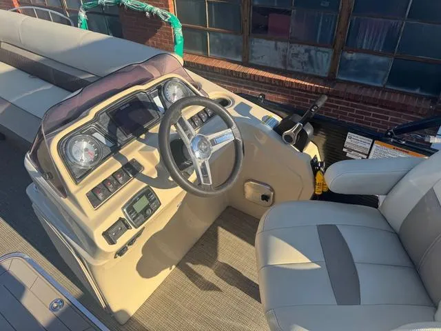 Slide: The Image of Godfrey Sweetwater 2286 SFL Tritoon - Yamaha 150 2019 - 14