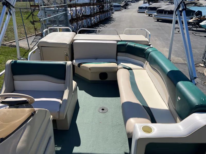 Slide: The Image of 1998 Fisher Freedom 200 DLX boat interior with green and beige seating. - 14