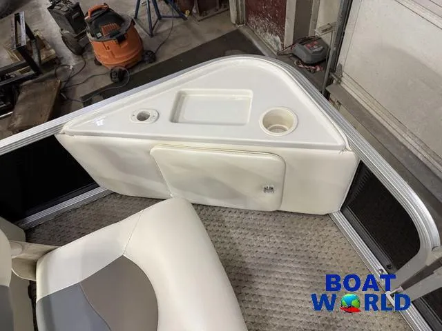 Slide: The Image of Bennington 2050 GS Pontoon 2006 - 17