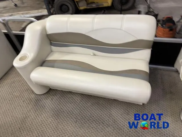 Slide: The Image of Bennington 2050 GS Pontoon 2006 - 19