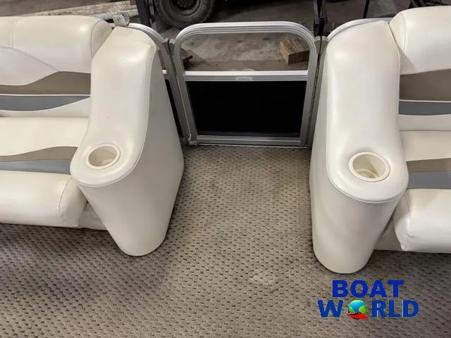 Slide: The Image of Bennington 2050 GS Pontoon 2006 - 23