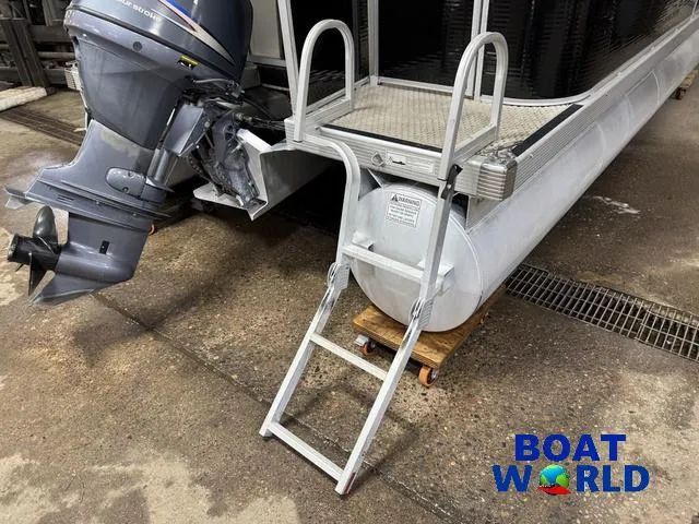 Slide: The Image of Bennington 2050 GS Pontoon 2006 - 45